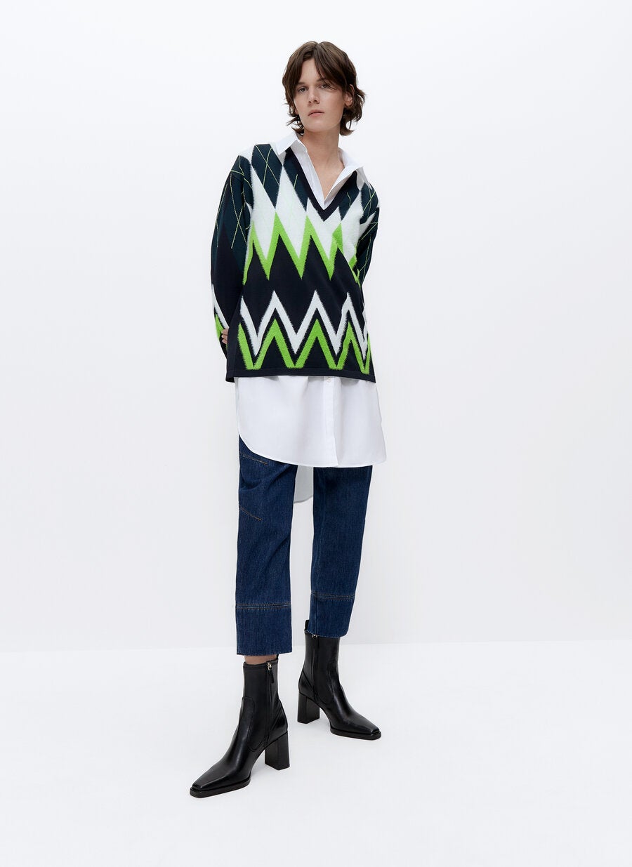 Jersey jacquard XXL de Uterqüe. (99 euros).