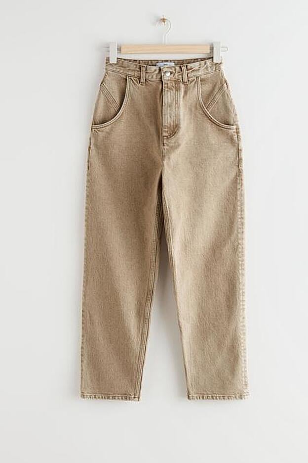 Pantalones rectos, de & other Stories (69 €).