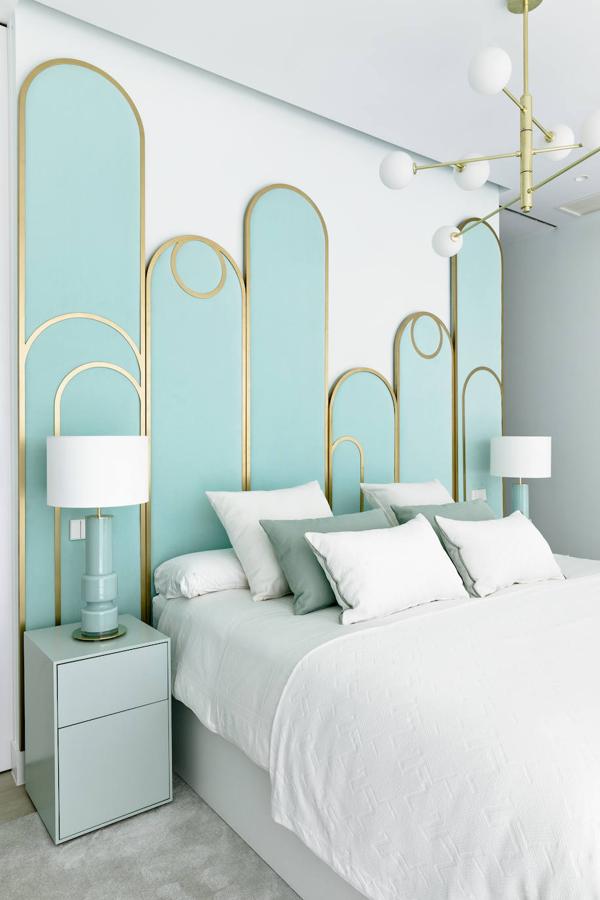 "En el dormitorio, el menta y los tonos agua son los protagonistas en un ambiente donde destaca la luz y el estilo de su estética monocolor", aseguran desde Kenay.