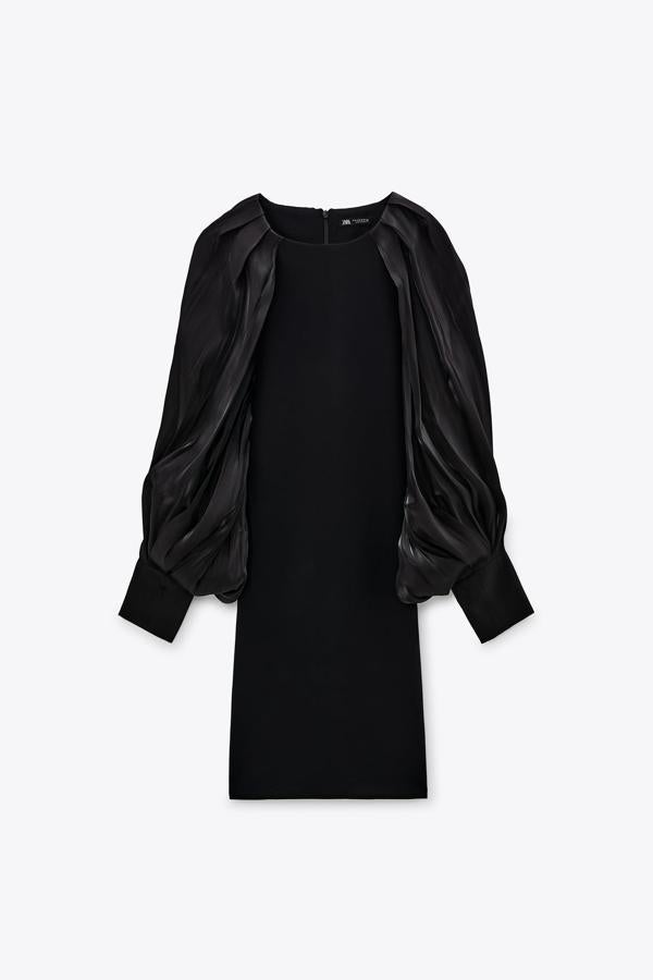 Vestido entallado de cuello redondo, manga larga abullonada acabada en puño ajustado y cierre en la espalda con cremallera, de Zara (39,95 €).
