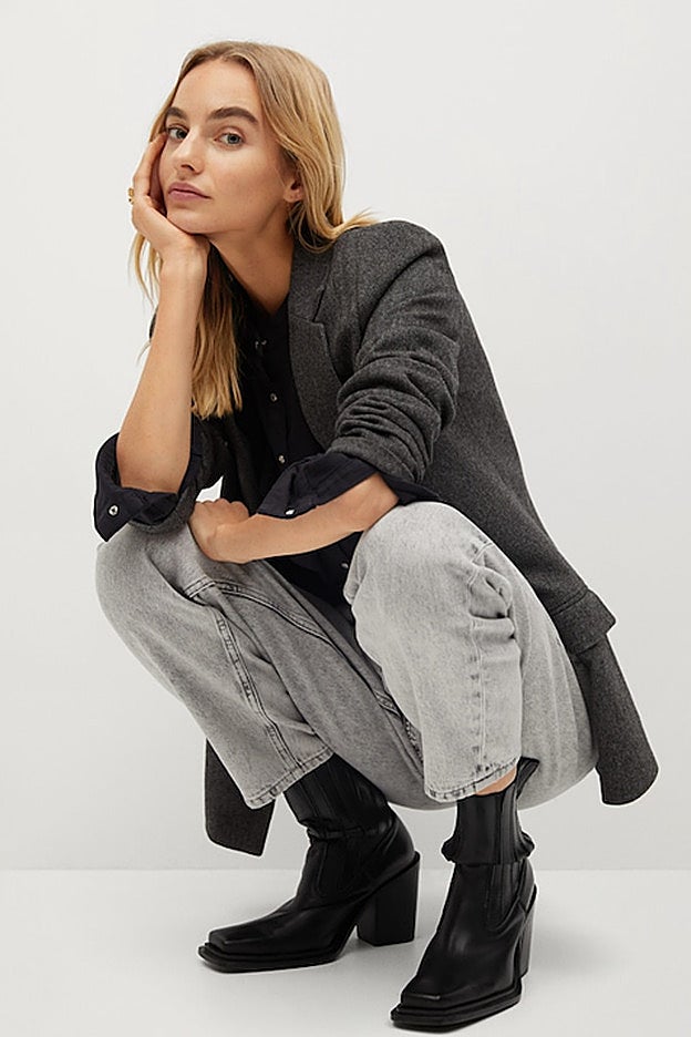 Unos botines elegantísimas, con tazón y punta cuadrada de Mango.