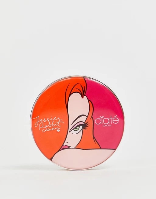Iluminador facial Glow To de Ciate x Jessica Rabbit, una fórmula de larga duración con acabado brillante que te hará rejuvenecer al instante.  Antes: 35,99 euros. Ahora: 25,19 euros .