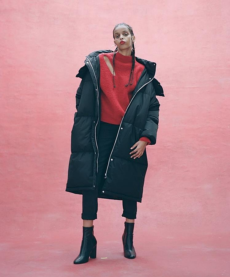 Los maxi plumas no son solo cosa de Balenciaga: este de Primark te hará sentir como si llevaras tu edredón nórdico a cuestas (y solo cuesta 40 euros)