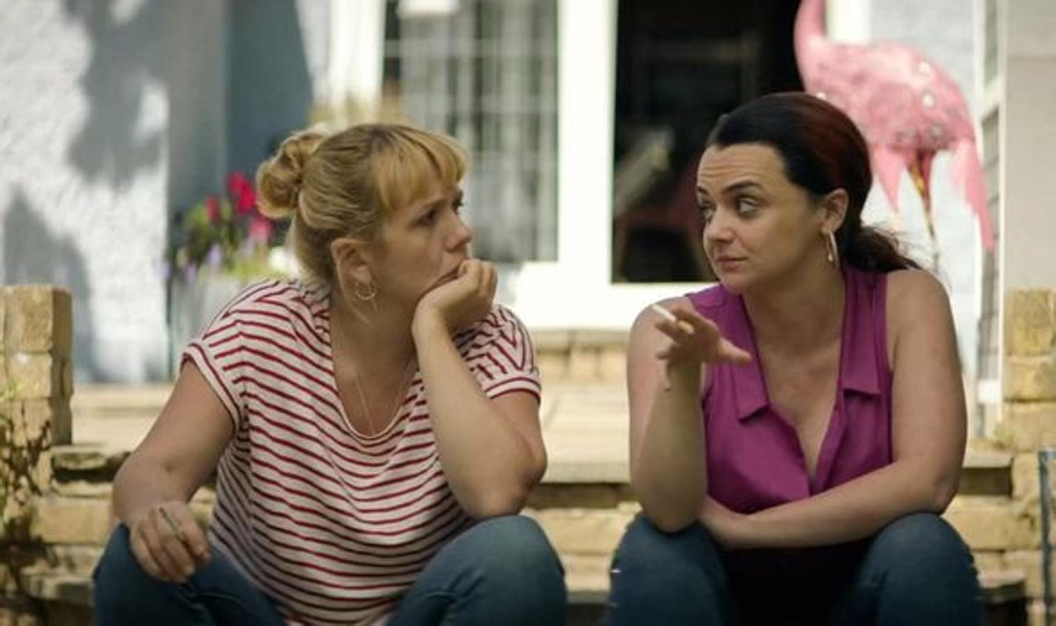 Adult Material. Miniserie. Filmin. 10 de noviembre.Alabada por la crítica británica, esta producción presenta los problemas de una estrella del cine X en DVD madura, madre de tres hijos, que da sus últimos coletazos en una industria que ahora vive en Internet y las redes sociales.