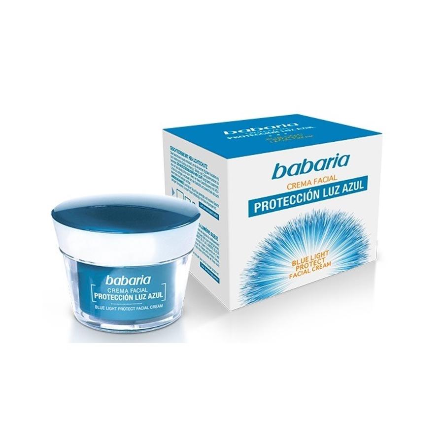 La crema facial de protección azul de Babaria está diseñada para combatir los signos del envejecimiento digital de la piel provocado por los aparatos electrónicos como los teléfonos móviles (4,99 euros).