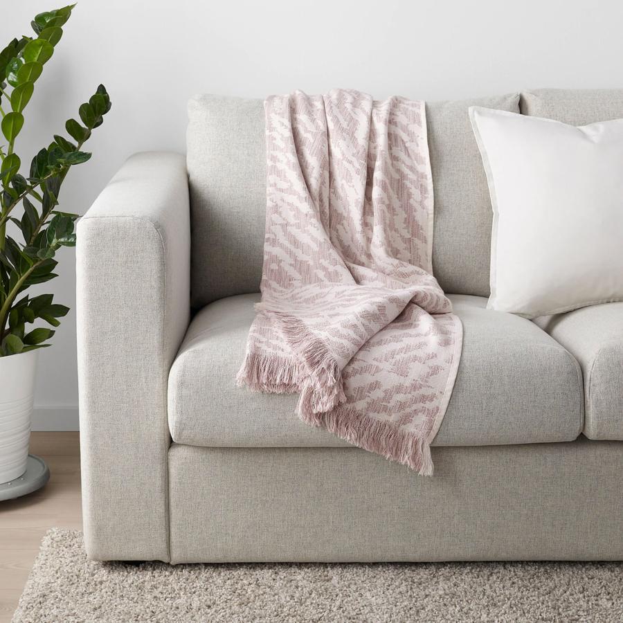 Fotos: 9 mantitas gustosas para atrincherarte en el sofá que además decoran tu salón