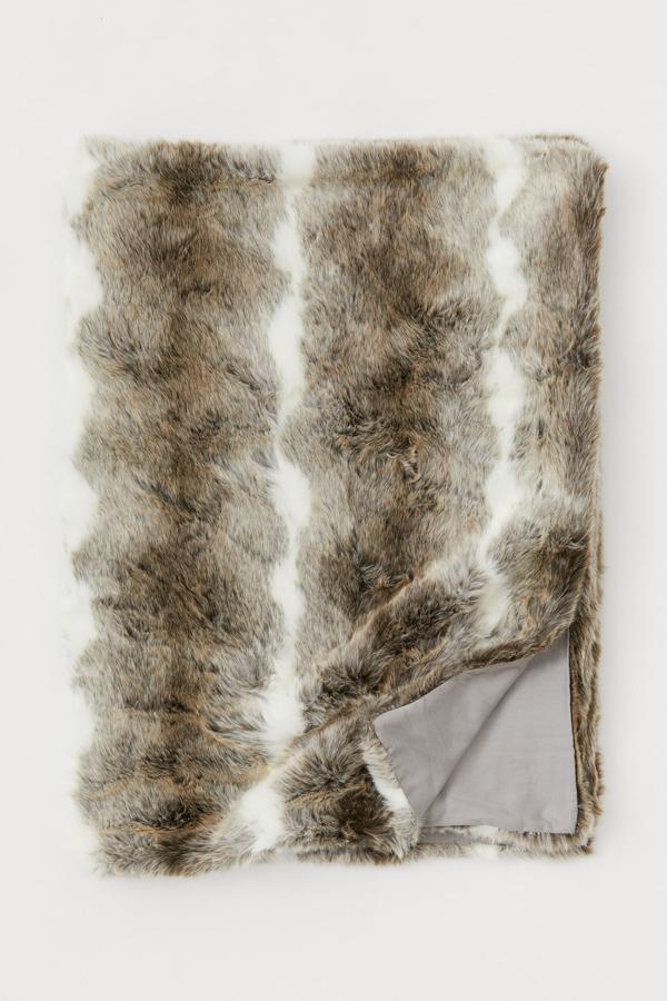 Fotos: 9 mantitas gustosas para atrincherarte en el sofá que además decoran tu salón