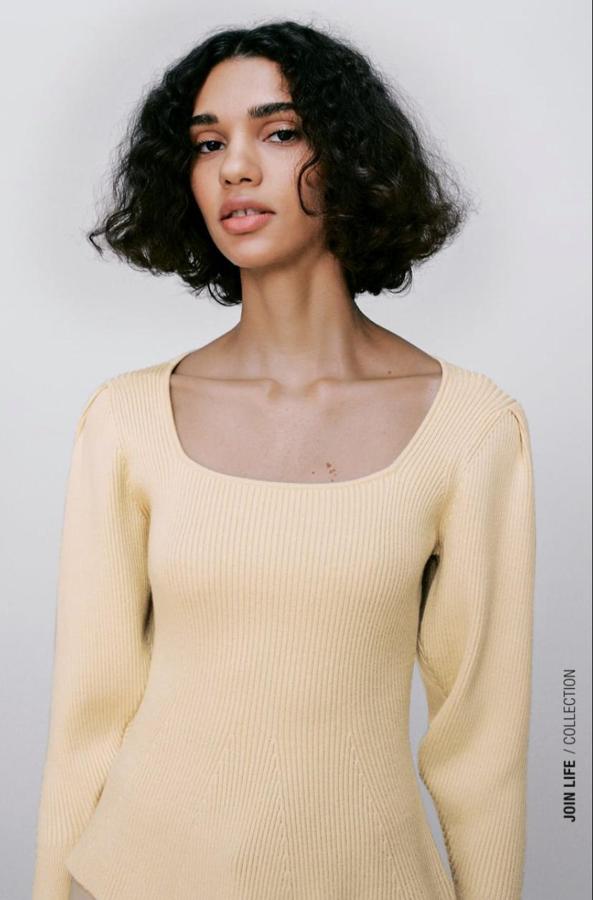 Jersey de punto ajustado de Zara, (22,95 euros).