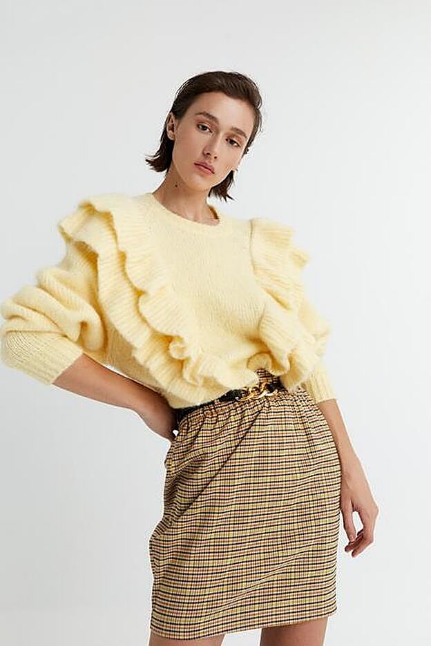 Despampanante jersey amarillo de volantes de Sfera.