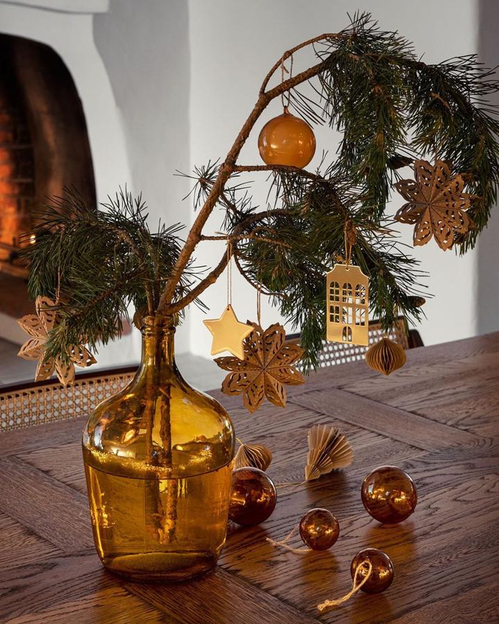 La Navidad ya empieza a llamar a nuestra puerta, y en HM Home los adornos están disponibles en packs desde 4.99 euros.