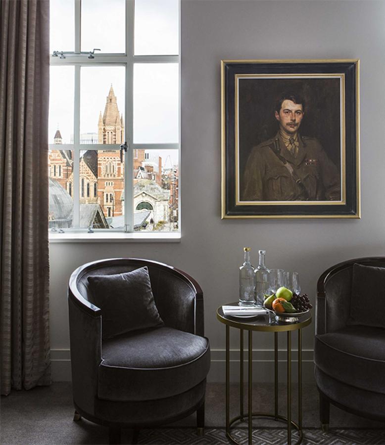 Bonus Track: en Massimo Dutti tienen una sección de ocio y 'lifestyle' en las que encontramos (gratis) desde planes virtuales para hacer en casa, a 'guías de viajes' de influencers como Arizona Muse.