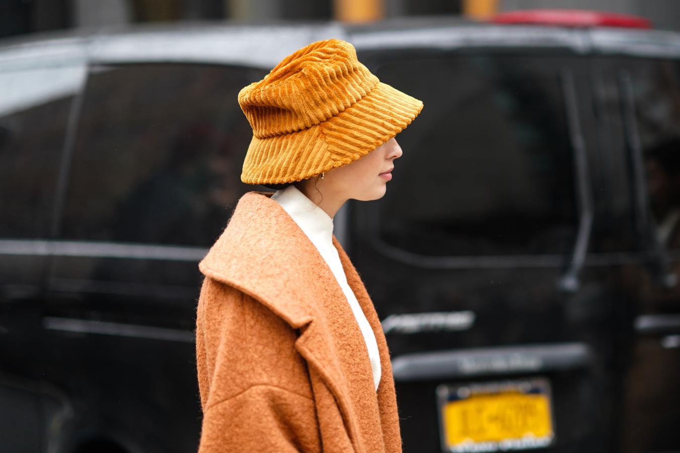 Los accesorios tampoco son ajenos a esta tendencia. Y los sombreros tipo pescador le dan la mejor réplica.