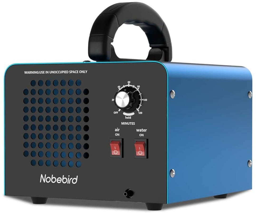 Este purificador  (rebajado en Amazon durante el Black Friday a 79.99 euros) tiene un modo 'aire' para purificar y desinfectar el aire interior que fluye en un área grande, como apartamentos, sótanos, oficinas, pasillos y un modo "agua" que utiliza el conducto de aire para introducir ozono en un área pequeña designada o líquido para desinfección.