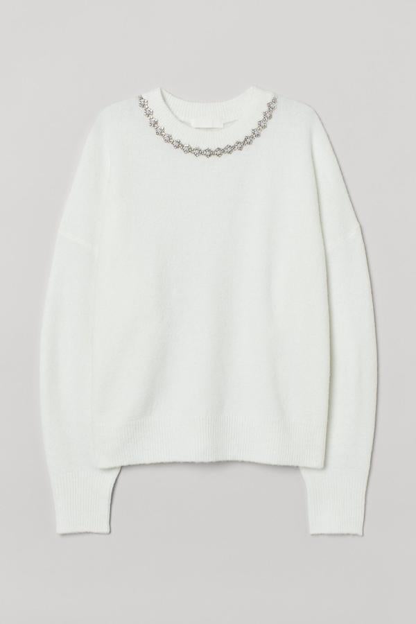 Jersey de lana con aplicaciones de cristales en el cuello, de H&M (19,99 €).
