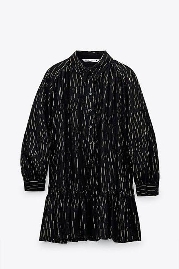 Este vestiod negro camisero mini de los Special Prices de Zara nos recuerda a los diseños de Isabel Marant.