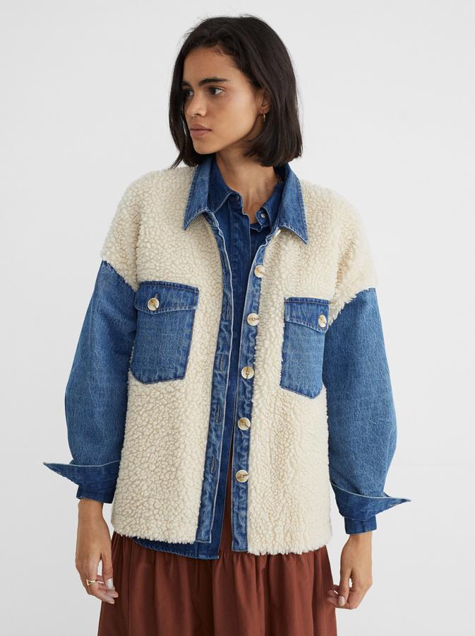 Cazadora vaquera con borreguillo, de los Special Prices de Parfois (39,99 €).