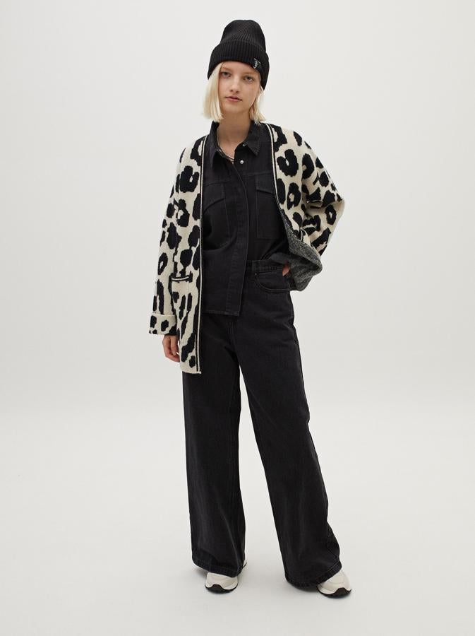 Chaqueta de punto sin solapas con estampado de leopardo, de los Special Prices de Parfois (25,99 €).