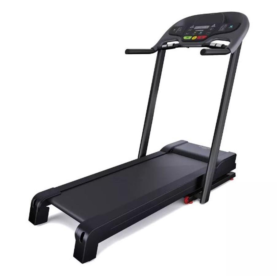 La cinta para correr T520 está concebida para la práctica del running a baja intensidad en casa. Simple e intuitiva, ayuda a mantenerse en forma y afinar la silueta con hasta 5 horas semanales de entrenamiento fitness cardio. Es la mejor valorada de Decathlon y cuesta 399 euros.