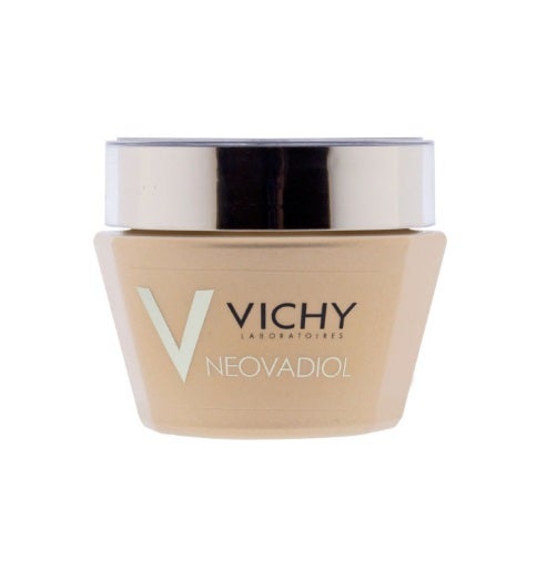 La crema Neovadiol de Vichy está creada especialmente para las pieles maduras con tendencia a la sequedad. Combate la falta de densidad, el descolgamiento facial, las arrugas, las manchas y la tez apagada. ¡Lo tiene todo!  Antes: 66,81 euros. Ahora: 24,98 euros .