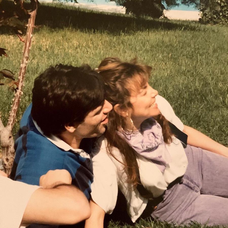 Fernando Martín ha sido el hombre de la vida de Ana Obregón. La actriz y presentadora siempre ha reconocido que fue su gran amor, pero la tragedia hizo que el jugador de baloncesto, pionero español en la NBA, muriera en un fatal accidente a los 27 años, la misma edad en la que también ha fallecido Álex Lequio. "A veces , el recuerdo se convierte en el Único paraíso del que no podemos ser expulsados", rezaba el texto con el que Obregón acompañaba esta imagen en Instagram en el aniversario de la muerte del deportista, el 3 de diciembre.