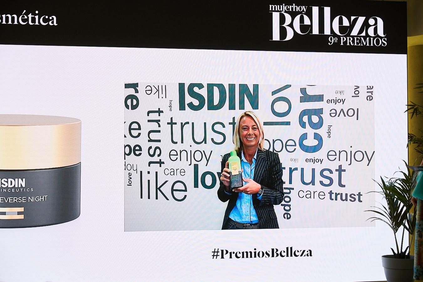 A.G.E. Reverse Night de ISDIN ha sido el producto ganador en esta categoría. Stephanie Barbier, Directora de Marketing Corporativo de ISDIN ha agradecido el premio en formato vídeo desde Barcelona.