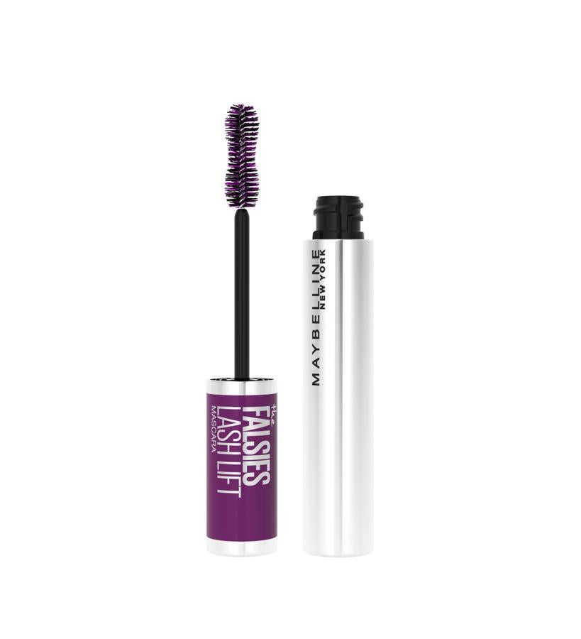 Gracias a su cepillo de doble curvatura se consigues un triple beneficio: más longitud, más curvatura y más volumen. Su fórmula hace que las pestañas duren maquilladas y levantadas todo el día.  Lash Lift de Maybelline NY  (10,99 €).