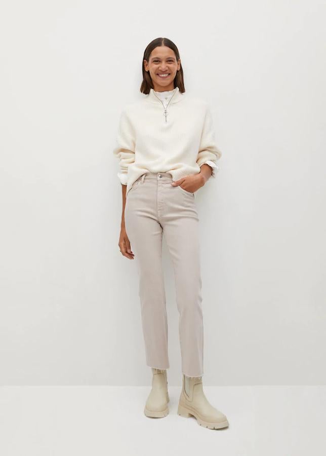 Fotos: 15 pantalones flare que quedan perfectos con botines pero también con deportivas