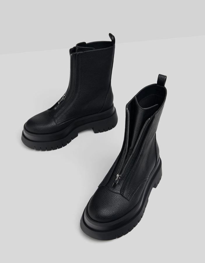 Otro 'must' de esta temporada son las botas de suela track. Estas de Bershka llegarán a mitad de precio (inicial, 35.99 euros) al Black Friday.