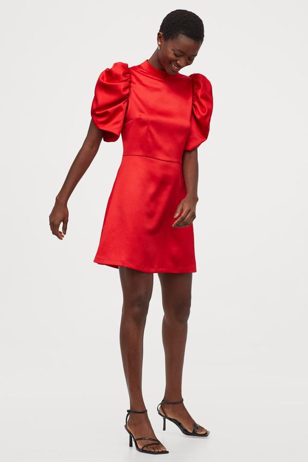 Minivestido de maga corta abullonada y falda evasé, de H&M (24,99 €).