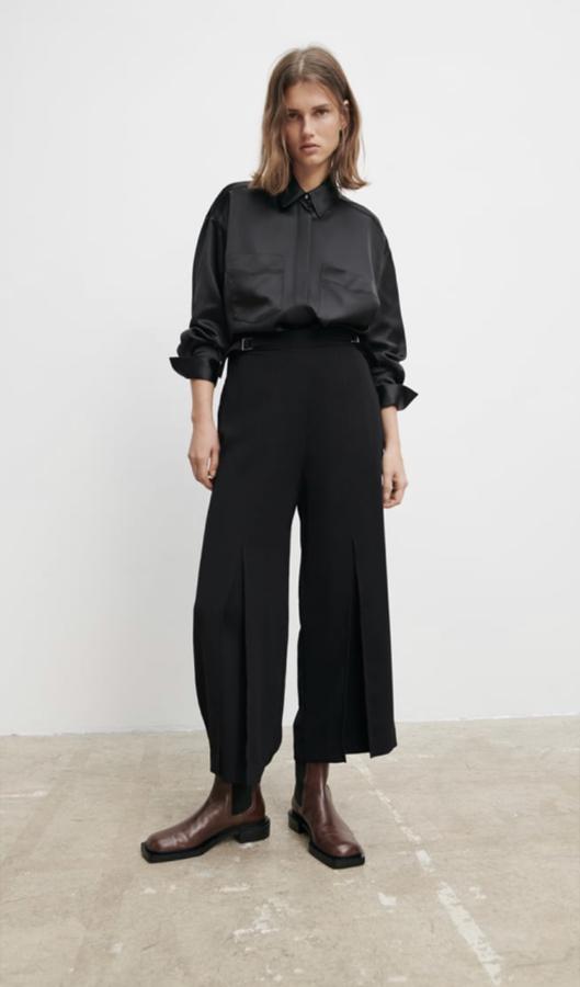 Un básico de fondo de armario: así son estos pantalones de Zara con detalle de hebillas en la cintura. Tienen descuento gracias a las ofertas de Black Friday de la firma de Inditex.