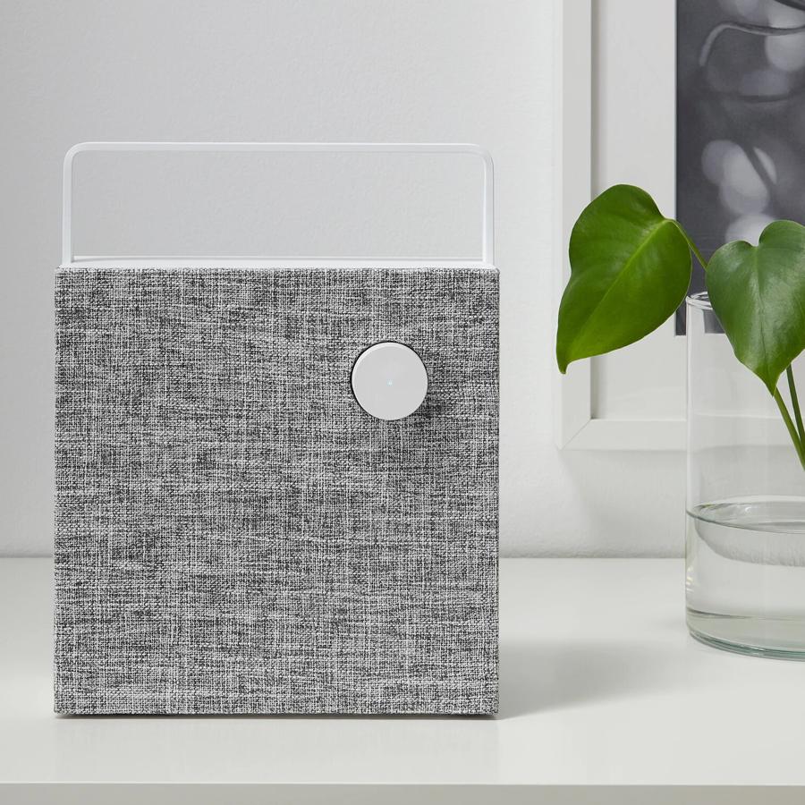 En color blanco, este altavoz Bluetooth con un tamaño de 20x20 centímetros tiene un precio de 49 euros.