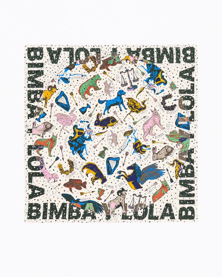 Pañuelo con estampado de animales, (38 euros).