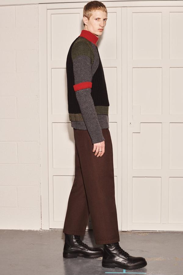 Jersey de lana panelado con cuello alto, de Zara Srlps hombre (89,95 €).