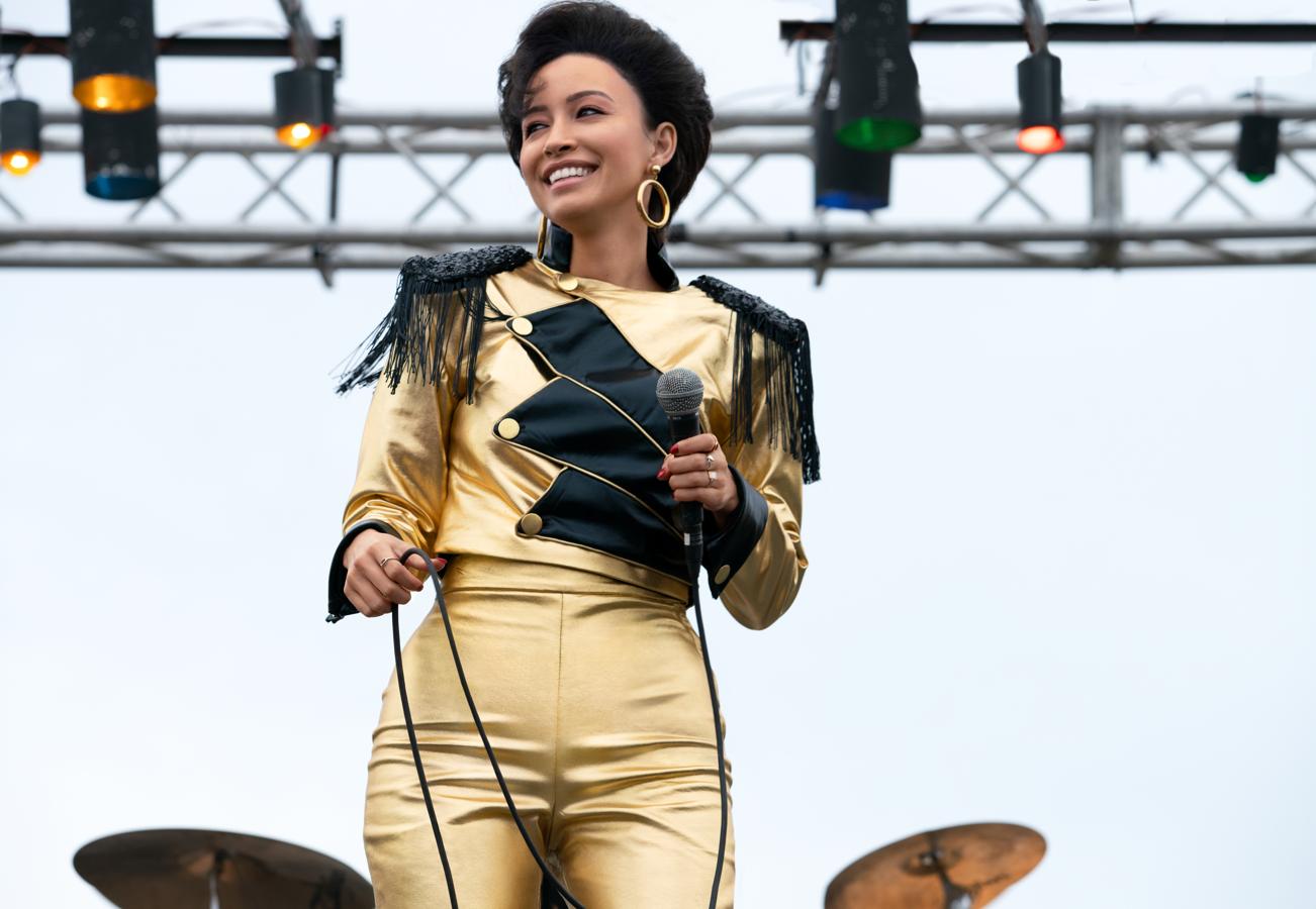 Selena, la serie. Temporada 1. Netflix. 4 de diciembre.Este biopic repasa el recorrido de la conocida cantante Selena Quintanilla desde los pequeños recitales hasta su consagración como la artista latina de más éxito de todos los tiempos, así como los años de sacrificio que vivió su familia.