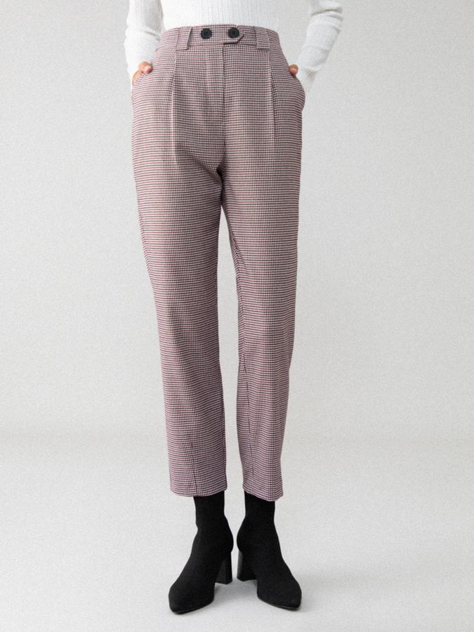 Fotos: 11 pantalones de traje por menos de 30 euros (y algunos menos de 15) que estilizan y puedes llevar con botas o deportivas