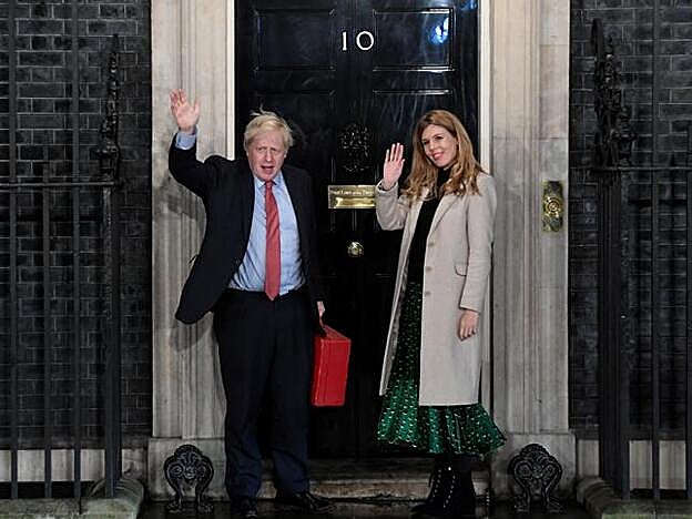 Boris Johnson y Carrie Symonds son padres de un bebé y ya planean boda.