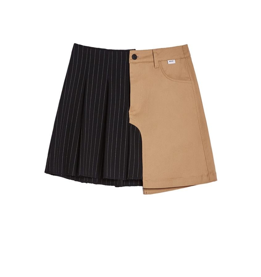 Falda mini contrastada, de la colección 2Tailored de Bershka (22,99 €).