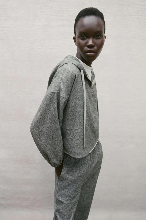 Pantalones jogger en punto gris jaspeado de los Specia Prices de Zara (12.99 euros).