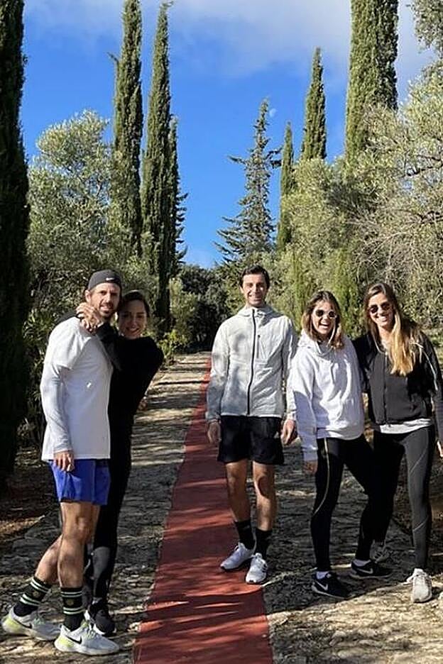 Así de sonrientes posaron Tamara e Iñigo junto al resto del grupo durante su escapada a Ronda.