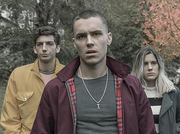 Roque Ruíz, Arón Piper e Isabel Garrido en una secuencia de 'El desorden que dejas'.