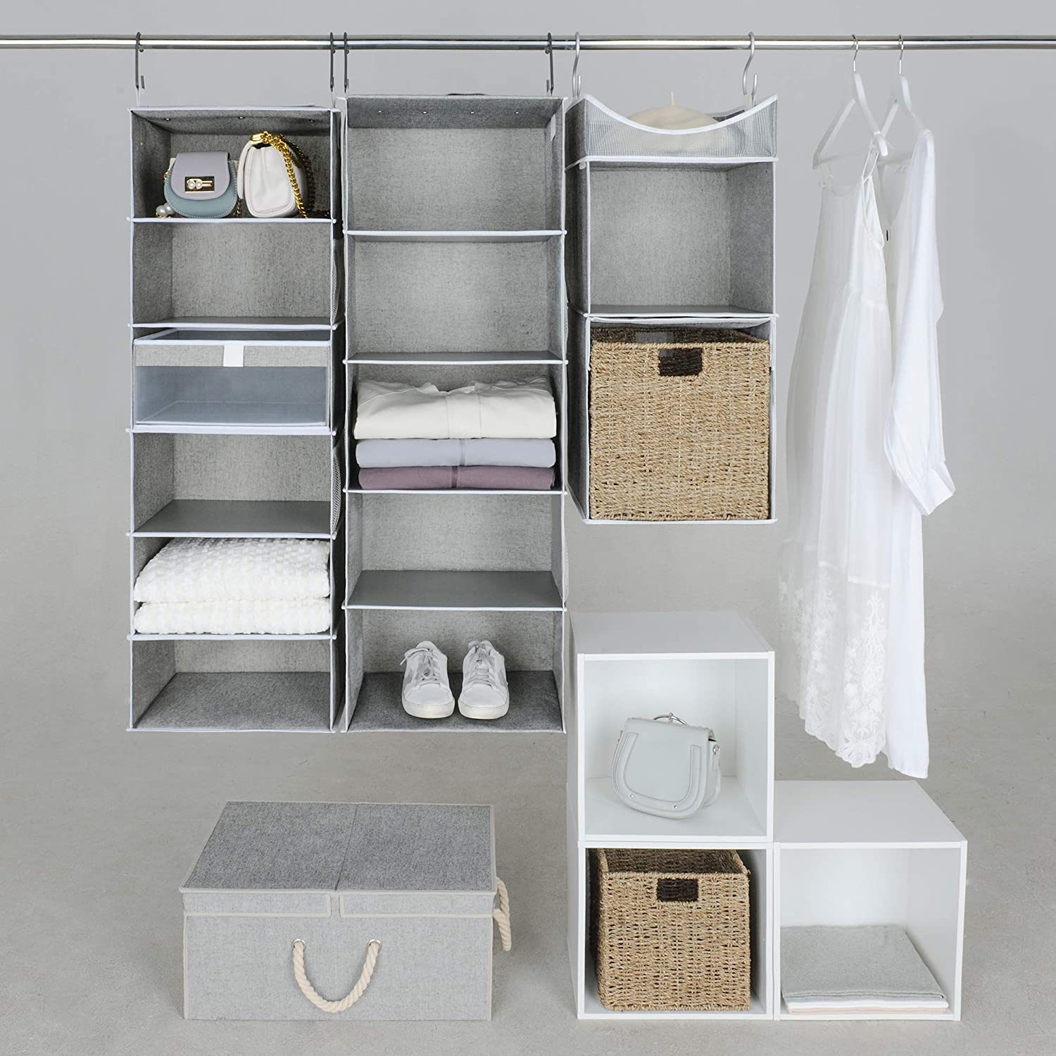 Organizador de armarios colgante  con baldas modulables (26-78 euros en Amazon).