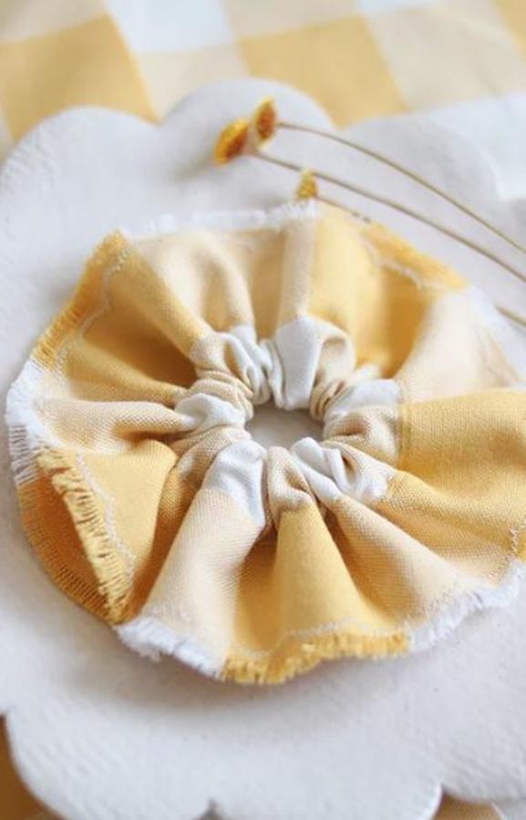 Coletero de cuadros vichy amarillo, de Olvido Madrid (8,95 euros).