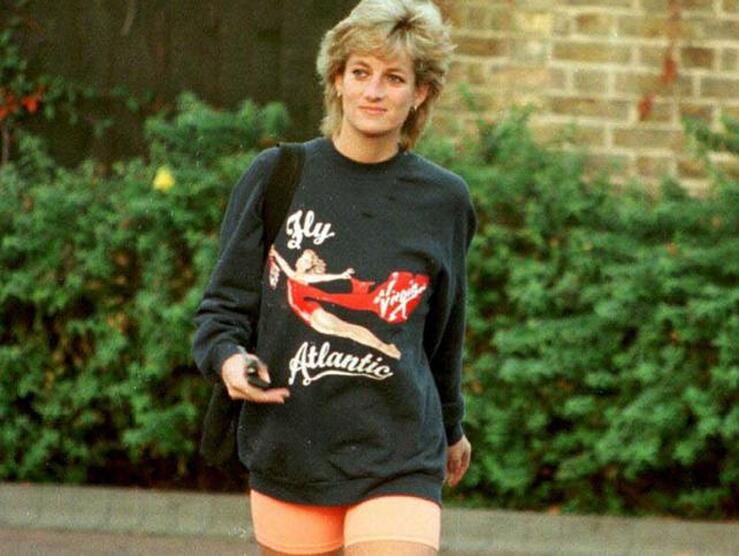 Fotos: 13 sudaderas para que copies uno de los looks favoritos (y más cómodos) de Lady Di