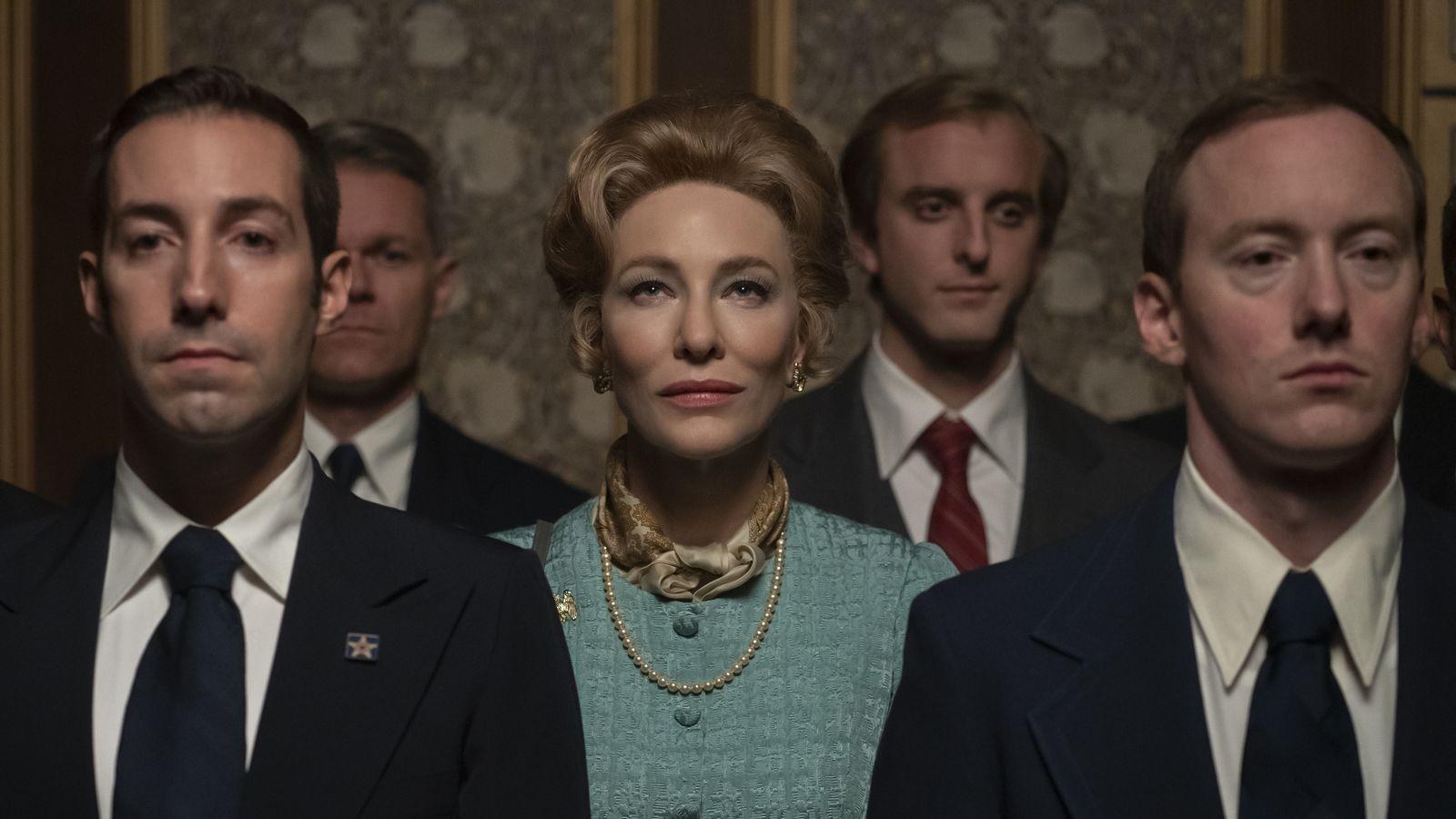 La serie que odió Gloria Steinem es una de las que más ha gustado a los críticos televisivos este año. Inspirada en personajes reales,  Mrs. America  está protagonizada por Cate Blanchett como Phyllis Schlafly, una mujer conservadora que se enfrentó en los 70 a las grandes feministas de la segunda ola. Entre ellas, la propia Steinem (aquí encarnada por Rose Byrne), o Betty Friedan (Tracey Ullman).