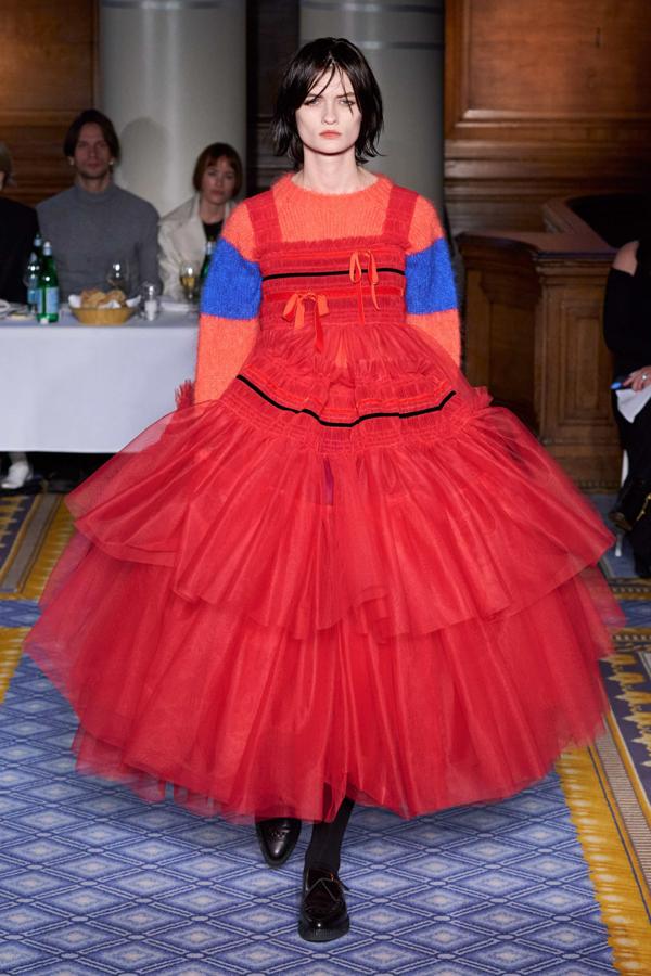 Look de pasarela de Molly Godard