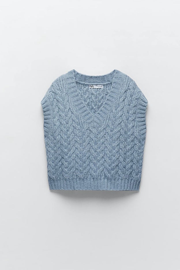 Una versión algo más consistente del chaleco de punto corto de Zara.