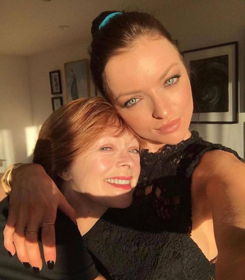 Y aquí podemos verla en una foto que recientemente ha compartido, con su hija, en su cuenta de Instagram.