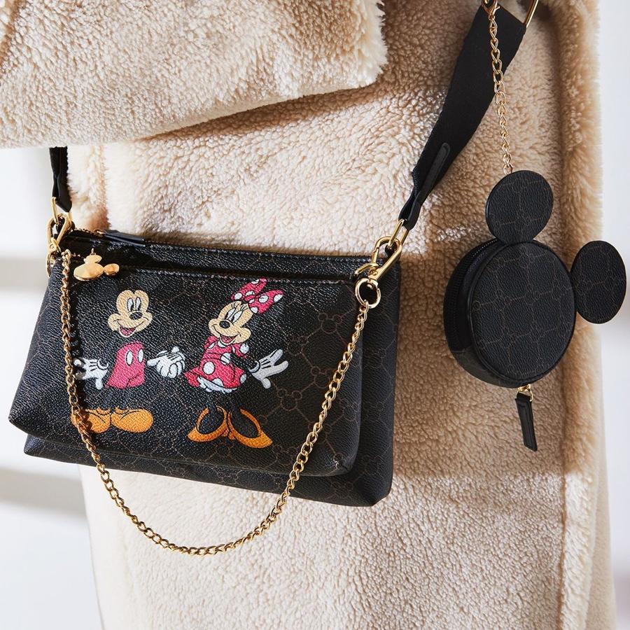 Mini bolso tipo bandolera con monedero a juego de la colección DisneyxPrimark (16 euros).