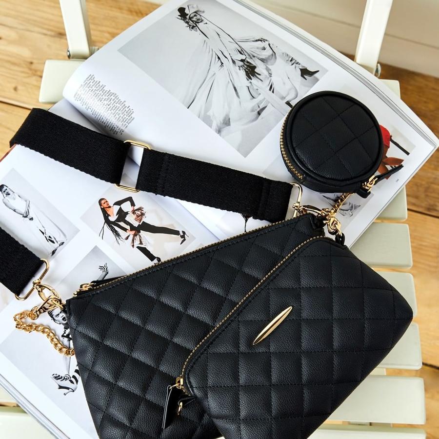 Mini bolso tipo bandolera con monedero a juego (15 euros en Primark).