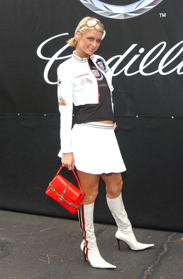 La ropa muy corta y las botas muy altas (y de punta extrema). Una lección que Paris aprendió de Christina Aguilera y que perfeccionó haciendo del look motero uno de sus referentes.